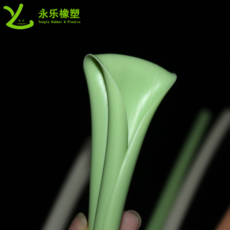 硅膠吸管，擠出異形硅膠吸管，食品級(jí)硅膠吸管